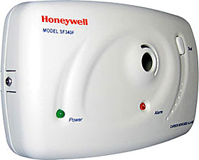 Detektor CO, napájení 230 V stř., ak./opt. signalizace, životnost 5 let